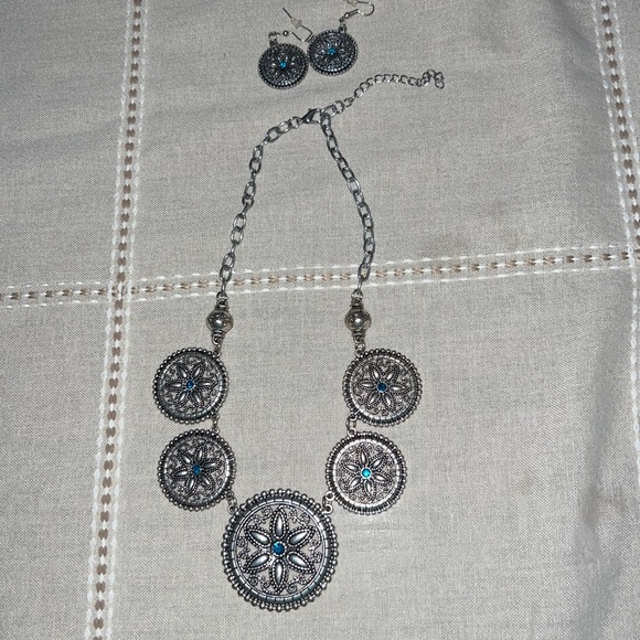 Necklace with matching earrings - Picture 1 of 1